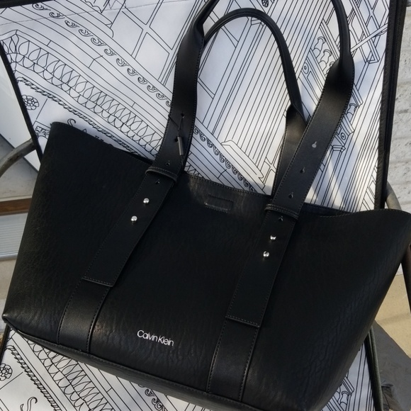 NEW Calvin Klein Large Sleek Textured Leather Bag - Picture 2 of 8